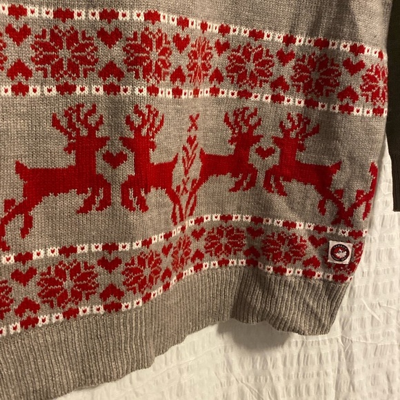 Canada Weathergear | Grey knit sweater with Red Holiday pattern - medium - Picture 3 of 6